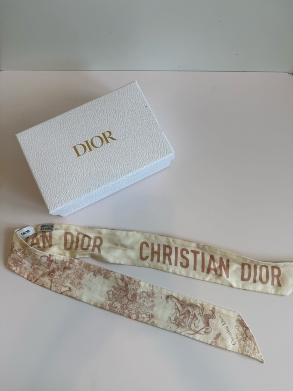 CHRISTIAN DIOR ⭐️cream and Pink silk toile de jouy mitzah Twilly scarf